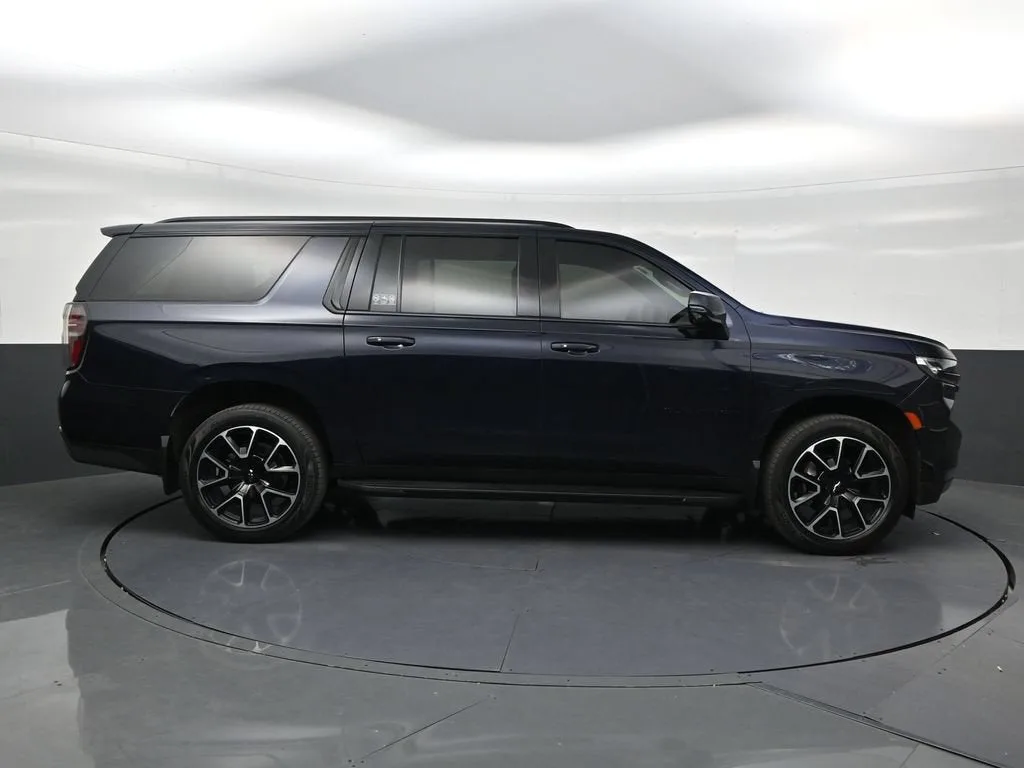 2024 Chevrolet Suburban RST photo 6