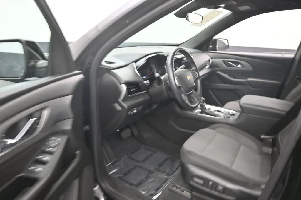 2023 Chevrolet Traverse LT Cloth photo 10