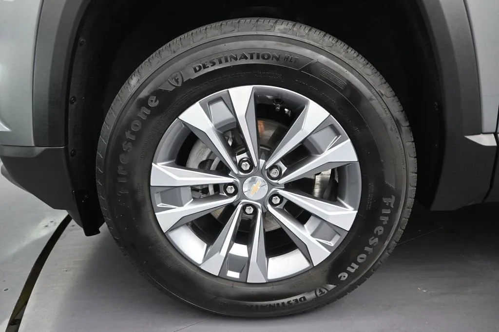 2025 Chevrolet Equinox LT photo 10