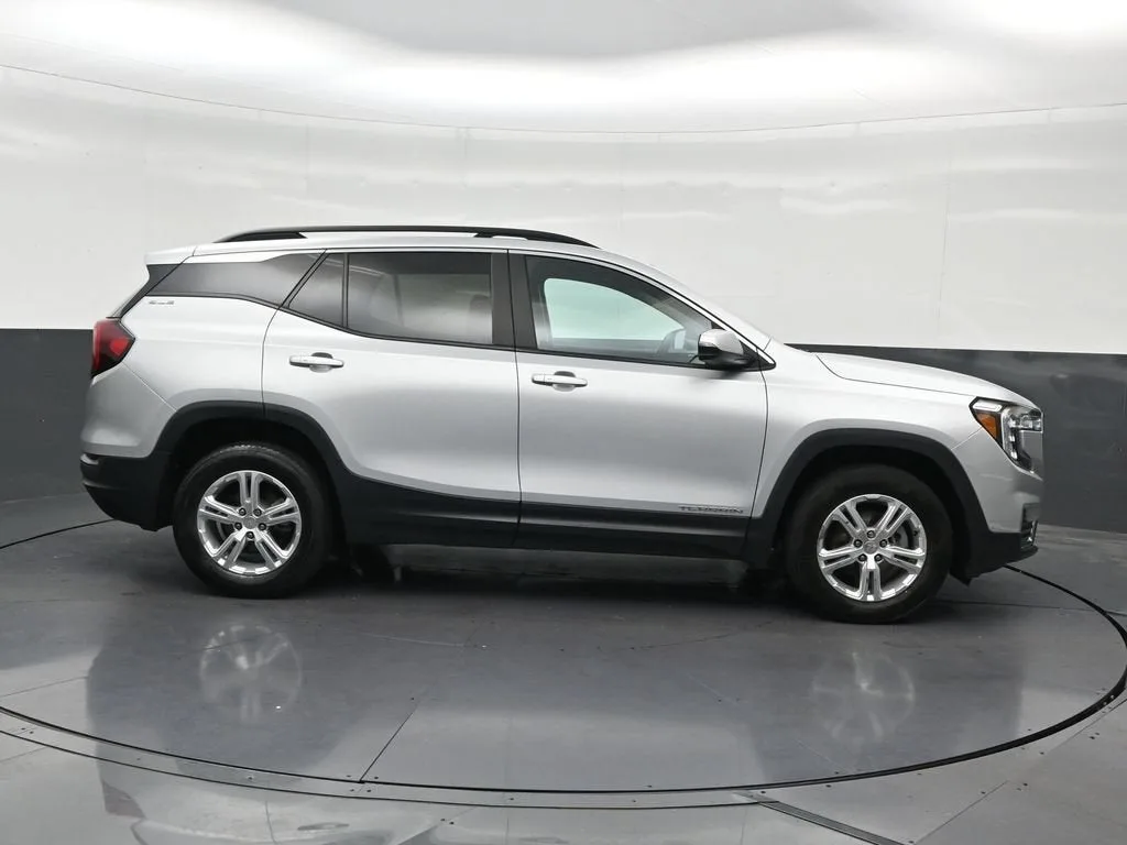 2022 GMC Terrain SLE photo 7