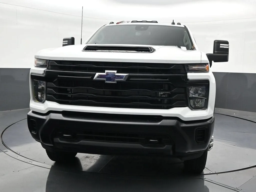 2025 Chevrolet Silverado 3500 HD WT DRW photo 2