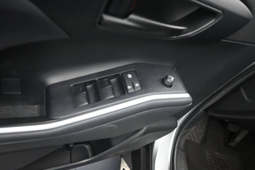 2023 Toyota Highlander L photo 11