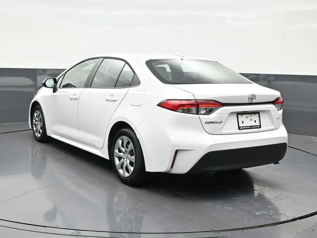 2023 Toyota Corolla LE photo 3