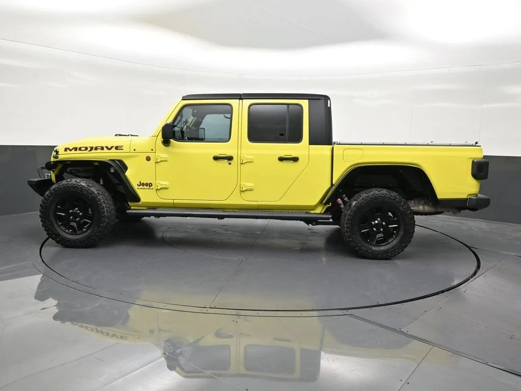 2023 Jeep Gladiator Mojave 4x4 photo 2