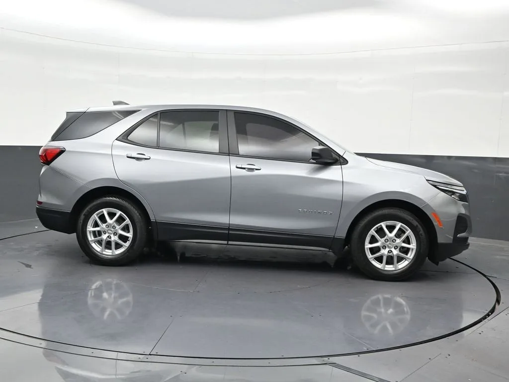 2024 Chevrolet Equinox LS photo 7