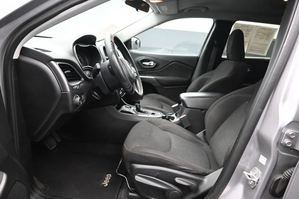 2019 Jeep Cherokee Latitude photo 11