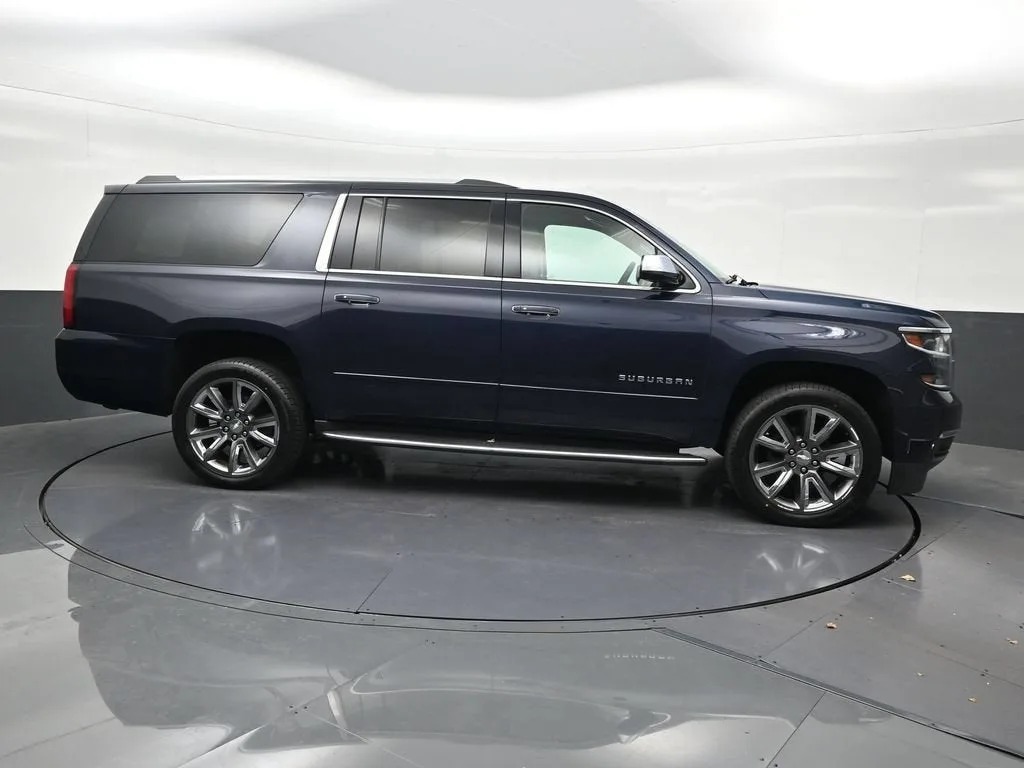 2019 Chevrolet Suburban Premier photo 7