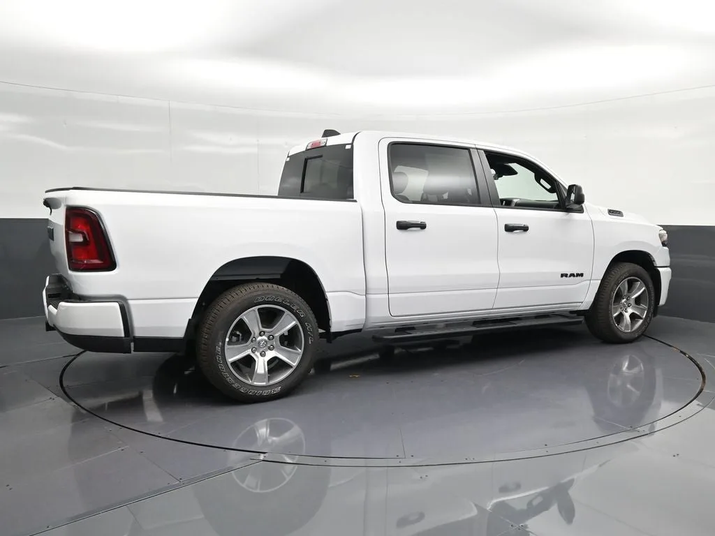 2025 RAM 1500 Tradesman photo 3