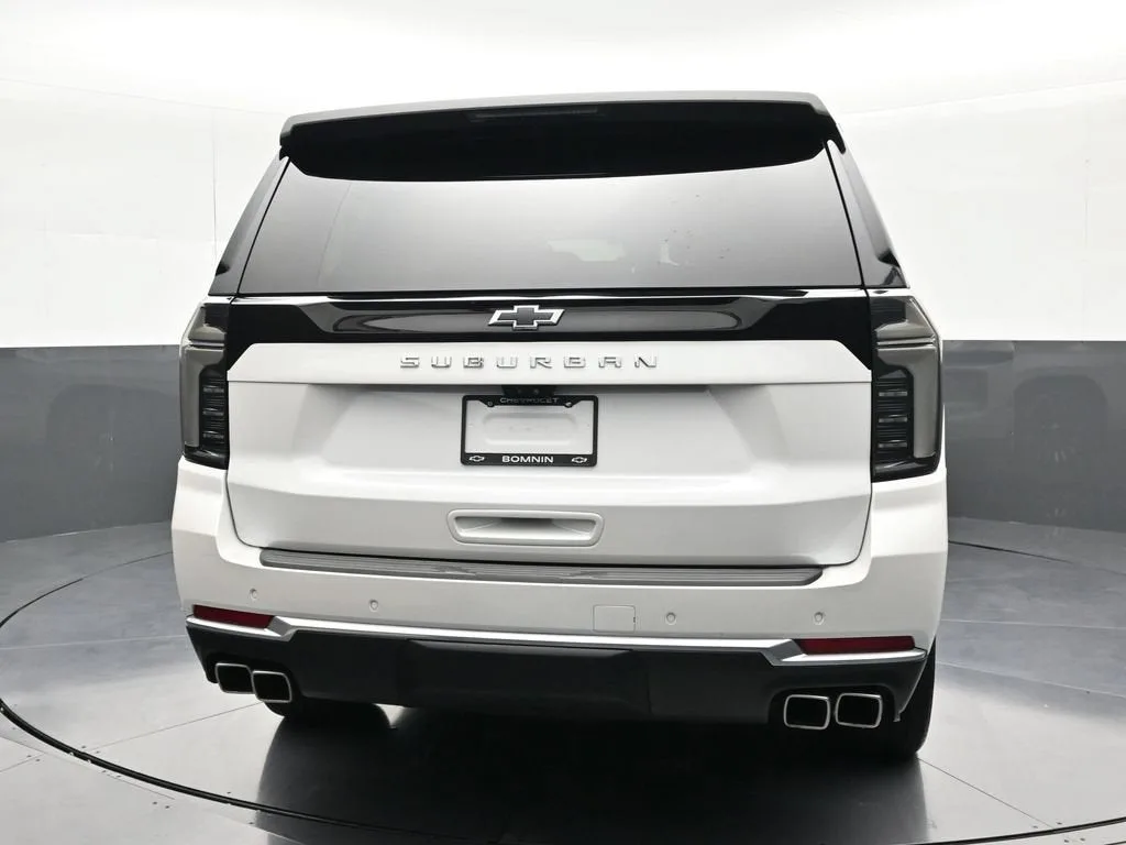 2025 Chevrolet Suburban High Country photo 4