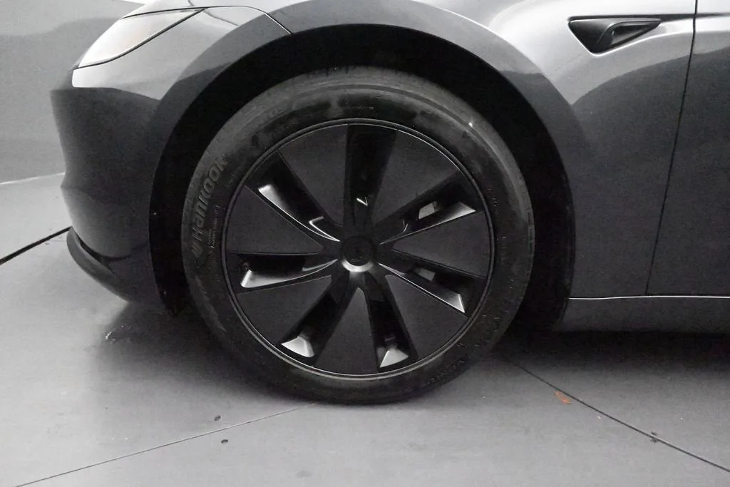 2024 Tesla Model 3 4DR RWD photo 10