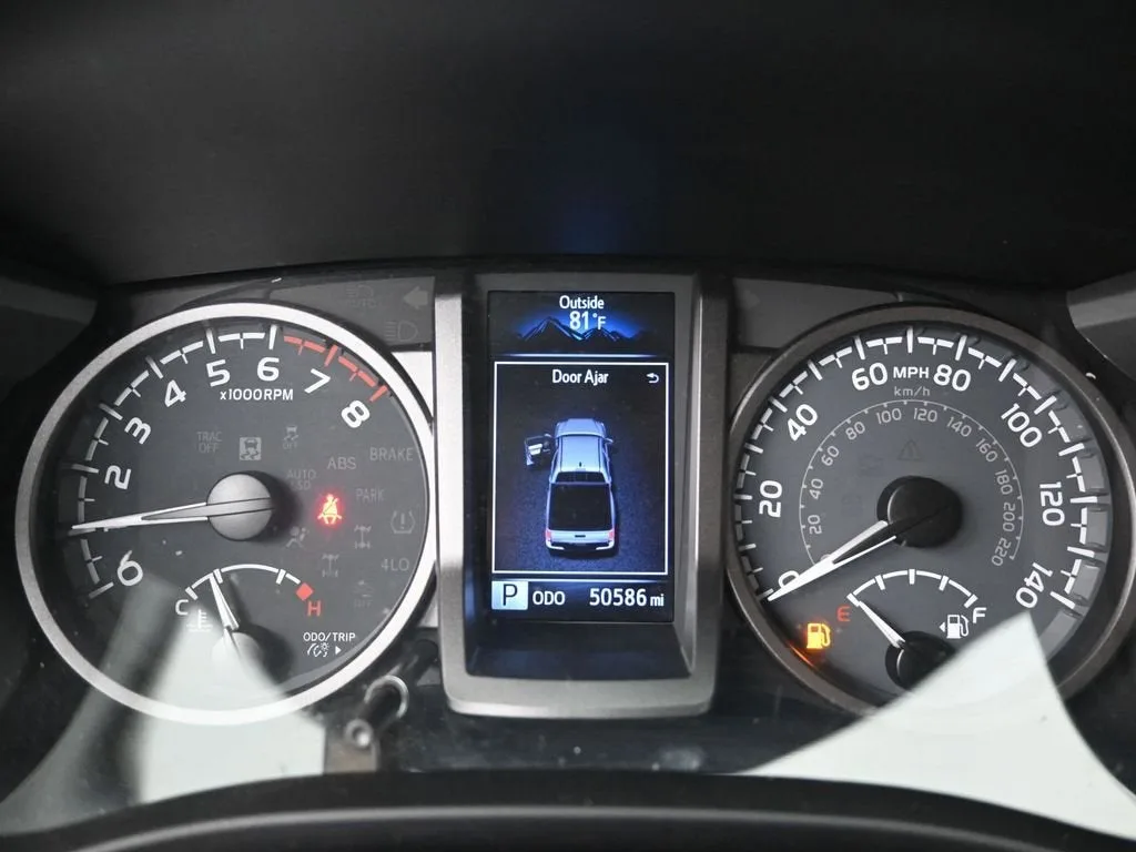 2020 Toyota Tacoma TRD Sport photo 11