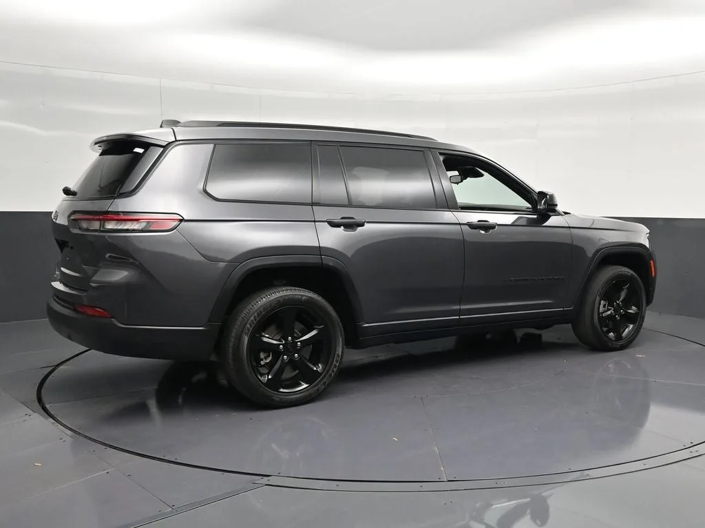 2023 Jeep Grand Cherokee L Altitude photo 3