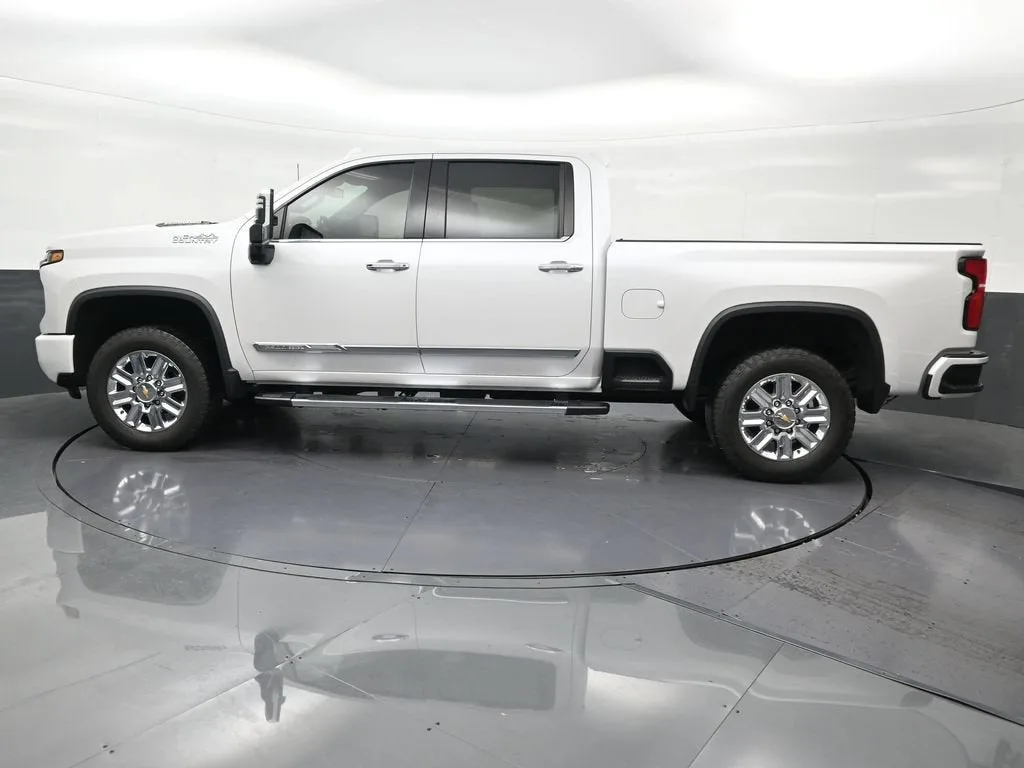 2024 Chevrolet Silverado 2500 HD High Country photo 2