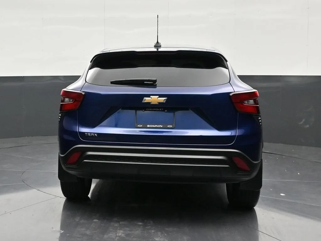 2024 Chevrolet Trax LS photo 4