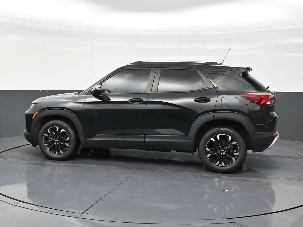 2022 Chevrolet Trailblazer LT photo 2