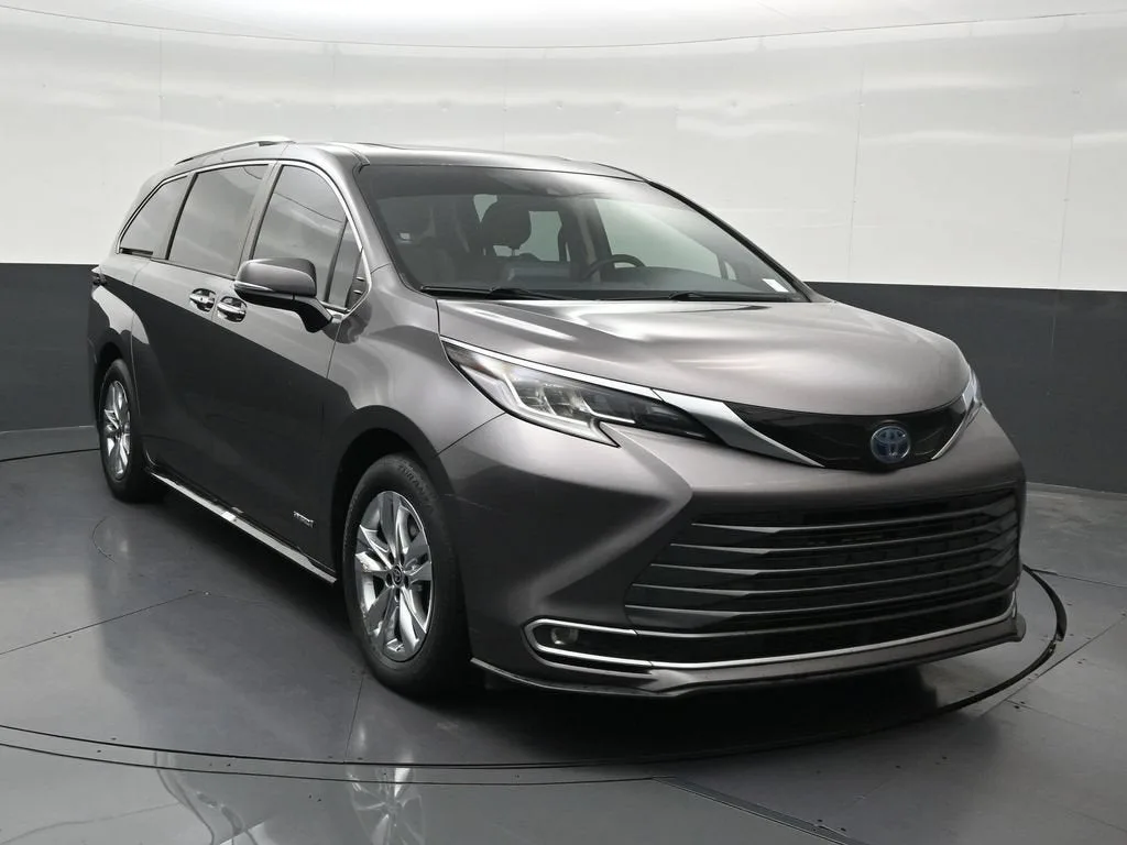 2021 Toyota Sienna Platinum photo 8
