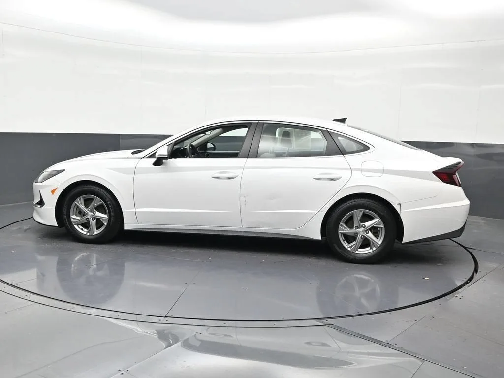2022 Hyundai Sonata SE photo 2