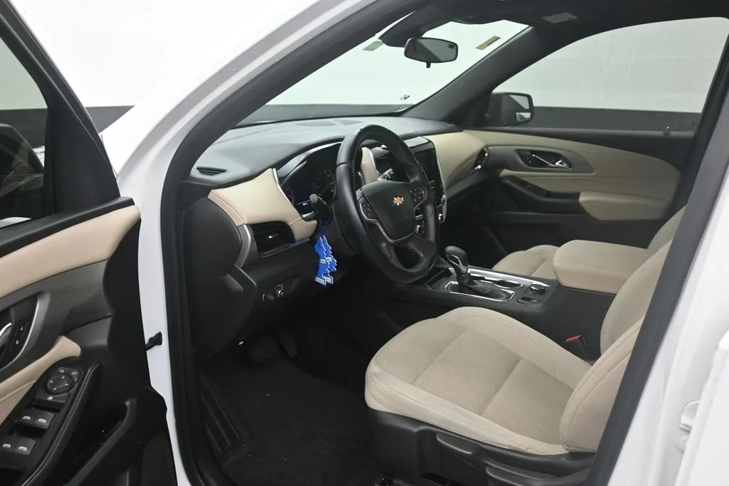 2023 Chevrolet Traverse LS photo 10