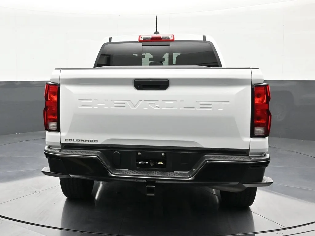 2024 Chevrolet Colorado WT photo 4