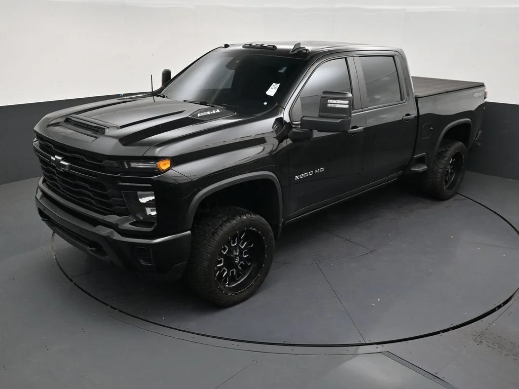 2025 Chevrolet Silverado 2500 HD Custom photo 11