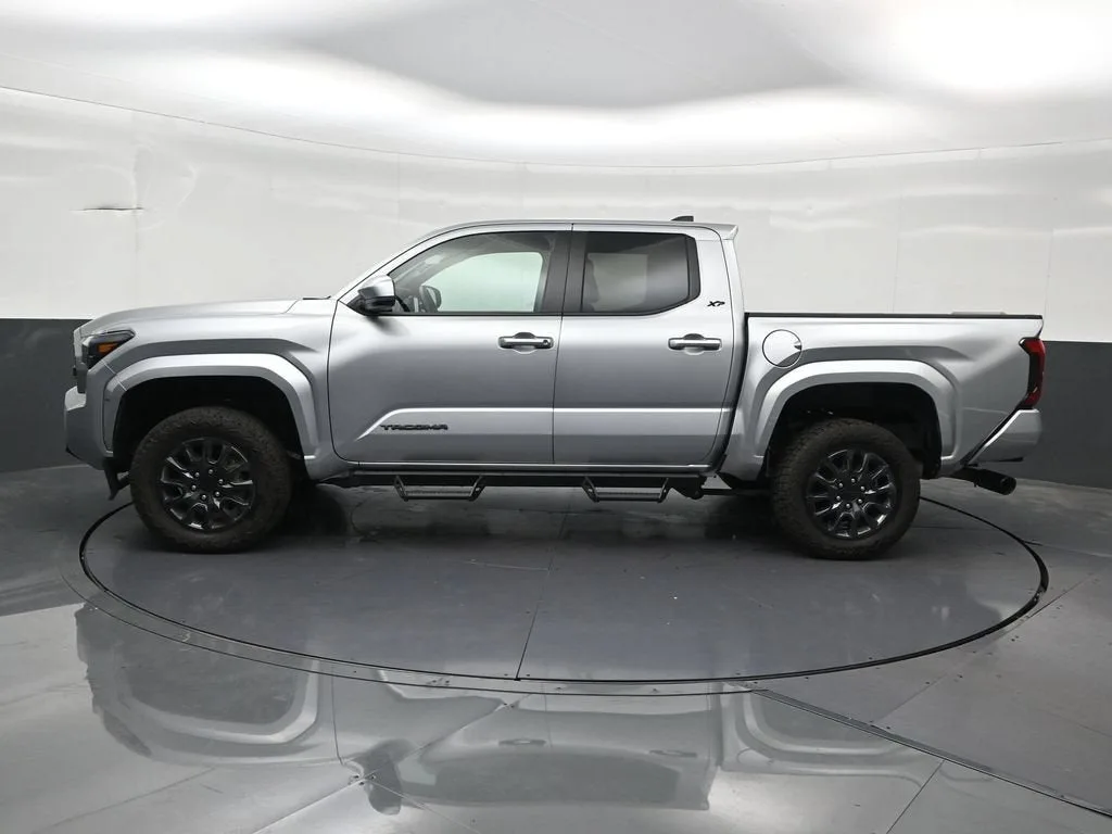 2025 Toyota Tacoma SR5 photo 2