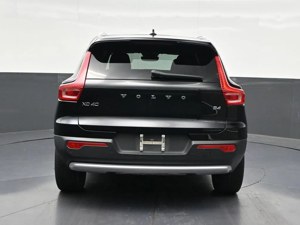 2023 Volvo XC40 B4 Core photo 5