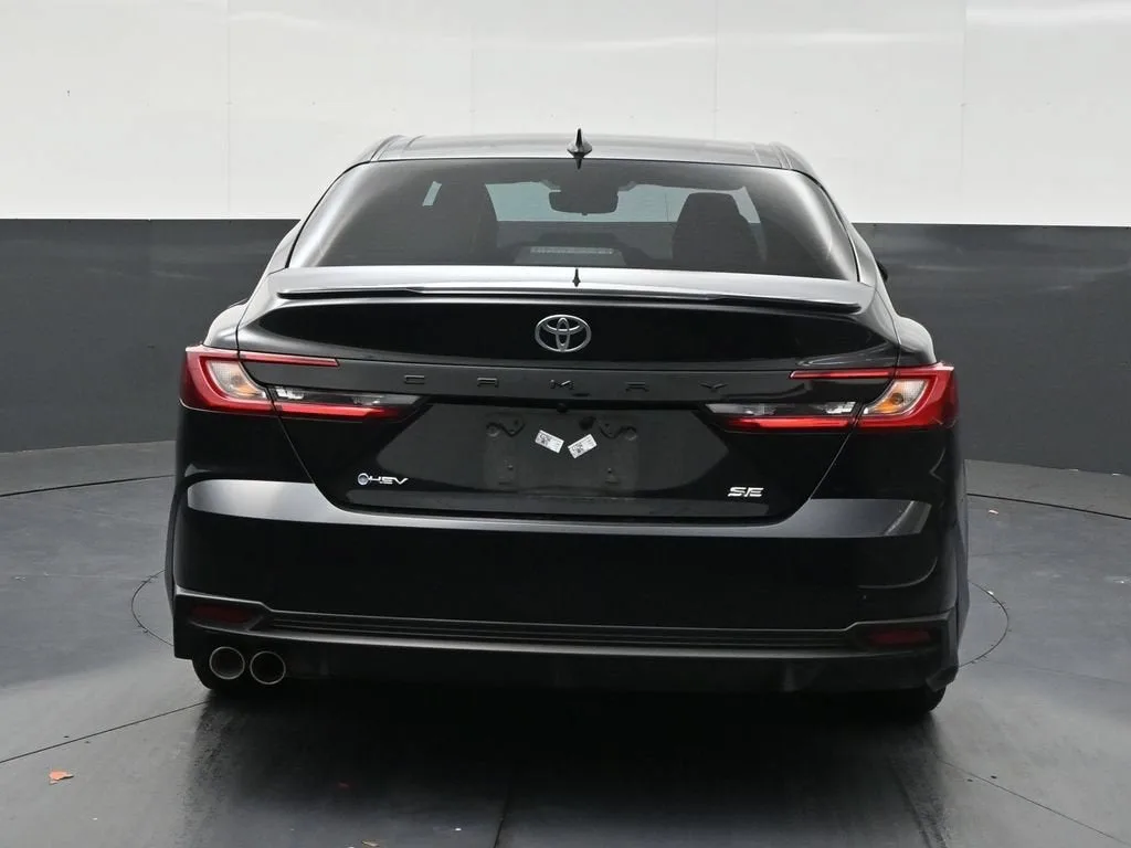 2025 Toyota Camry SE photo 4