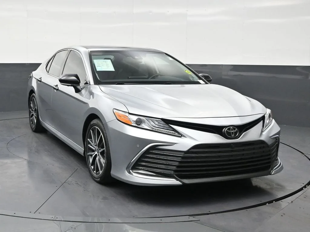 2022 Toyota Camry XLE photo 7
