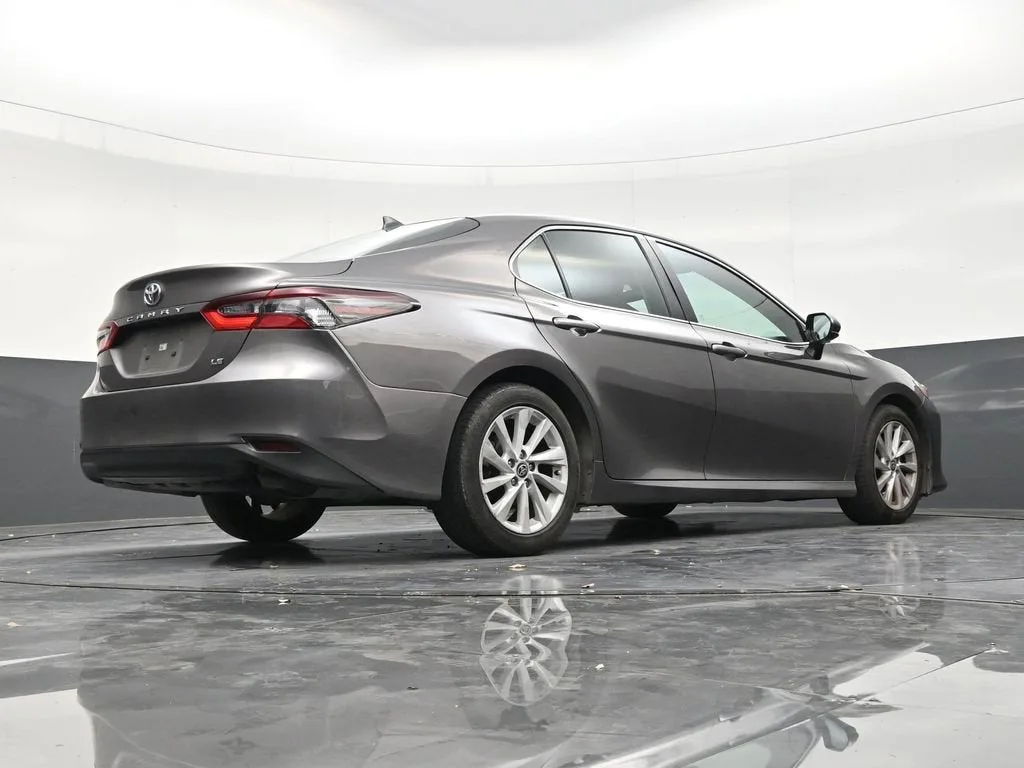 2022 Toyota Camry LE photo 24
