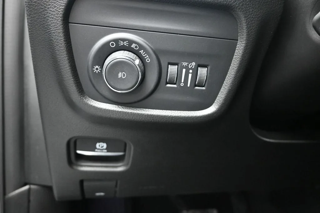 2023 Jeep Grand Cherokee Overland photo 12