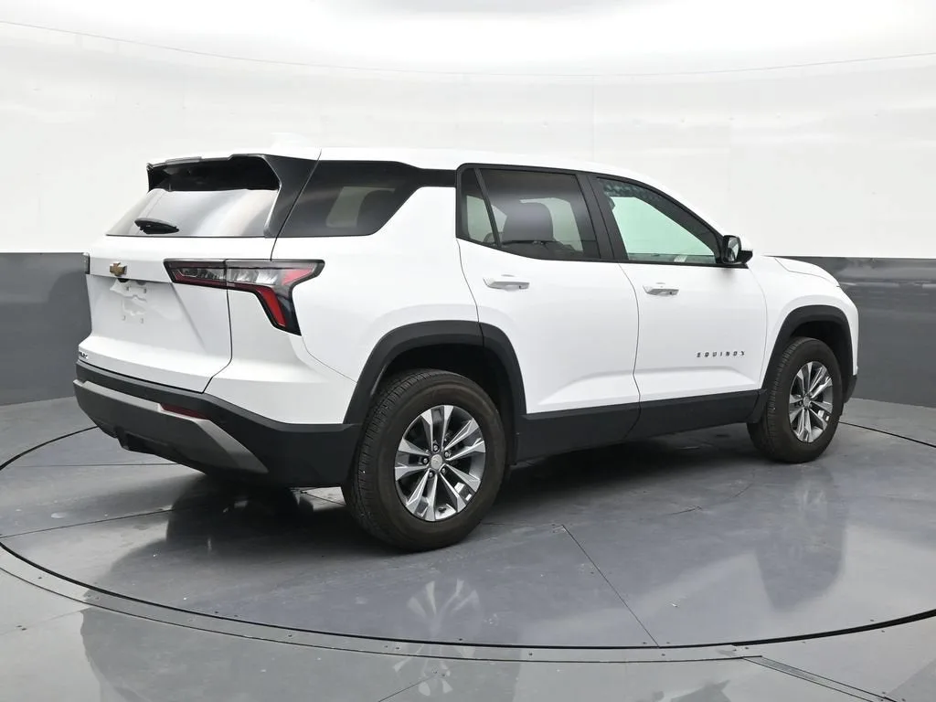 2025 Chevrolet Equinox LT photo 5