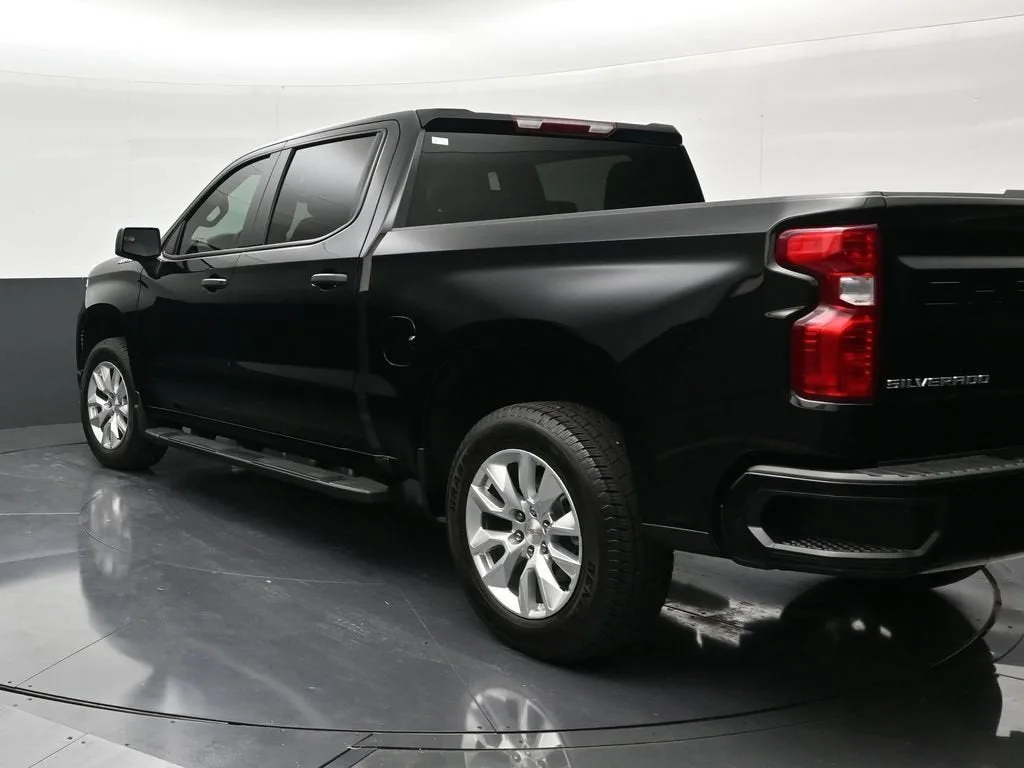 2025 Chevrolet Silverado 1500 Custom photo 3