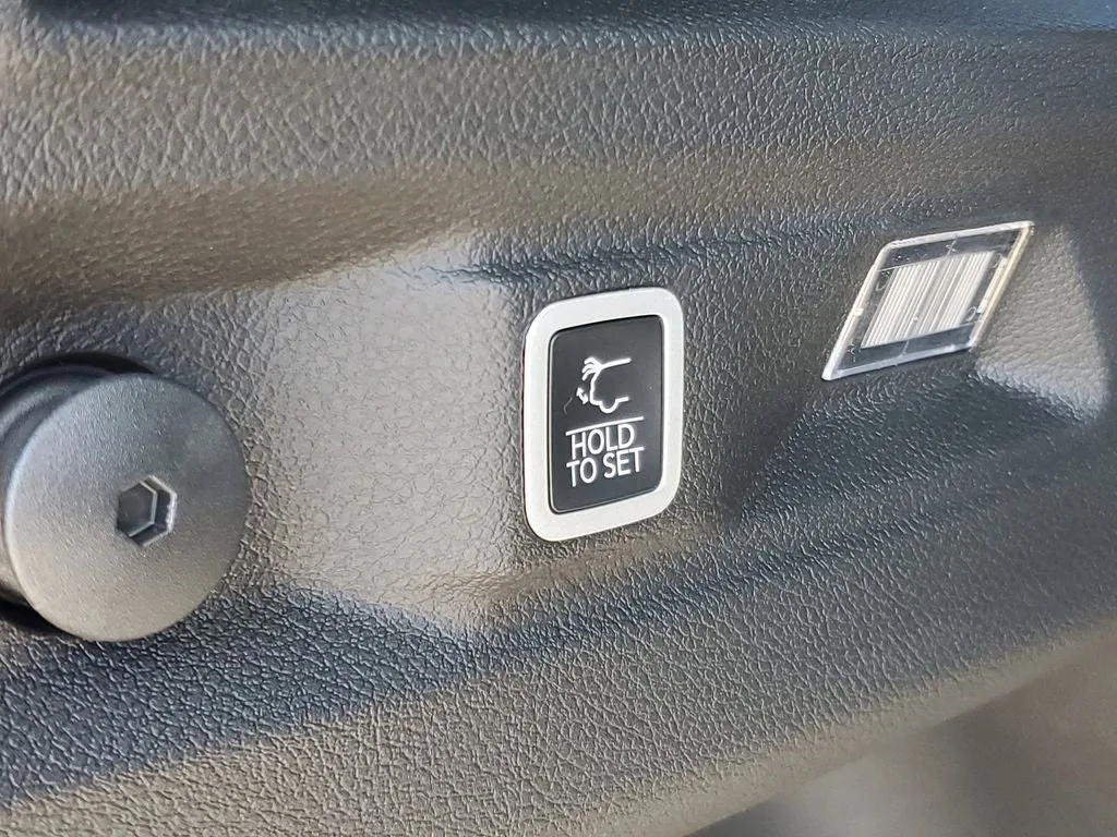 2025 Jeep Grand Cherokee L Limited photo 8