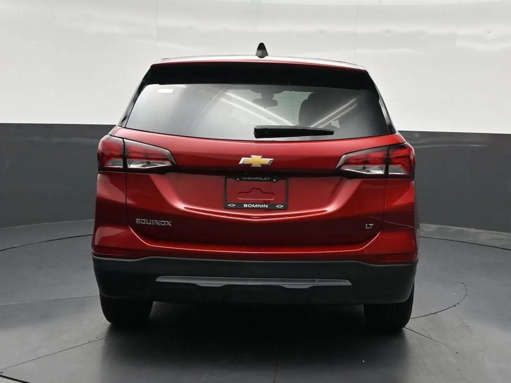 2024 Chevrolet Equinox LT photo 4