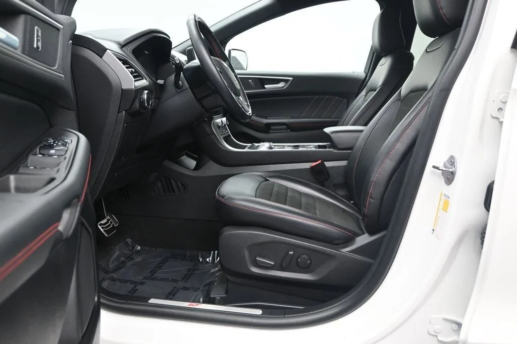 2024 Ford Edge ST-Line photo 12