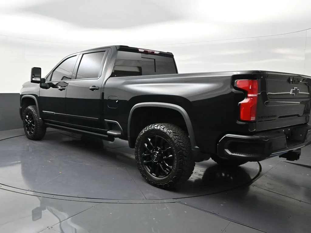 2025 Chevrolet Silverado 2500 HD High Country photo 3