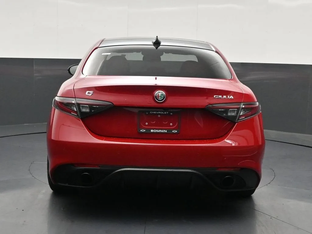 2025 Alfa Romeo Giulia RWD photo 4