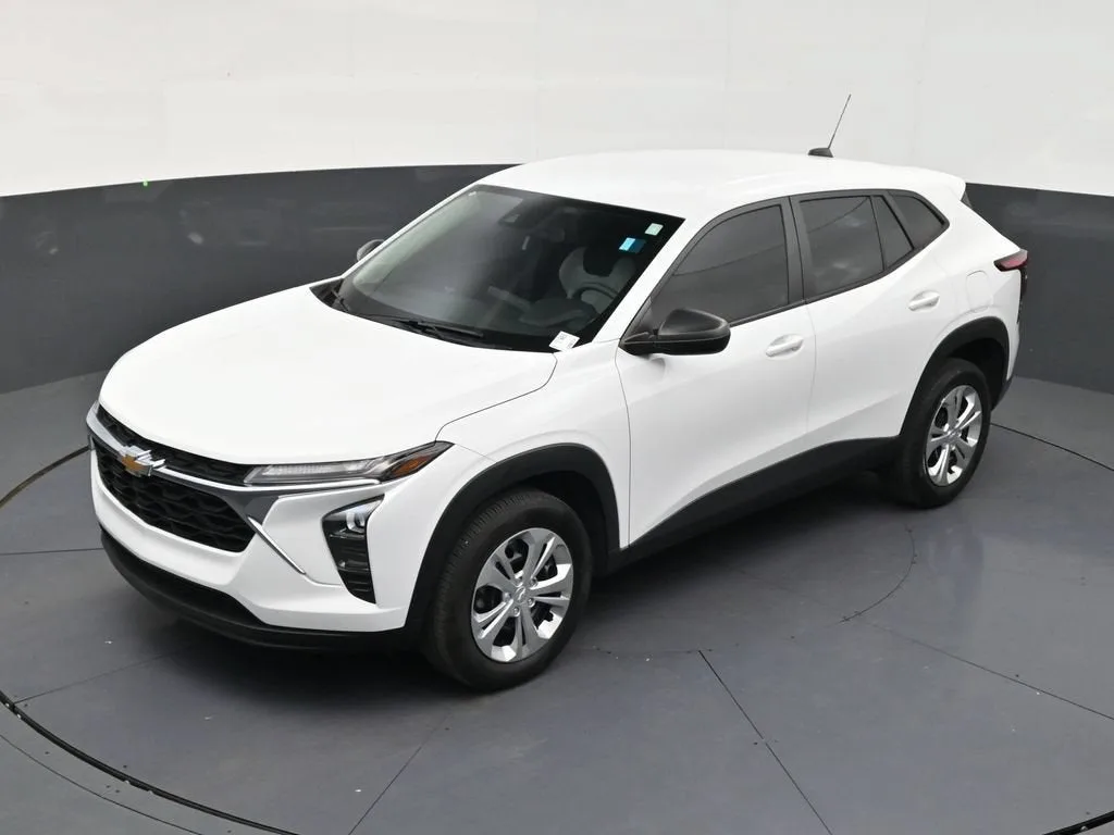 2024 Chevrolet Trax LS photo 12