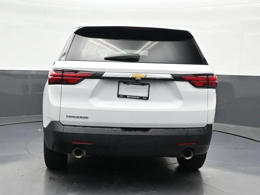 2022 Chevrolet Traverse LS photo 4