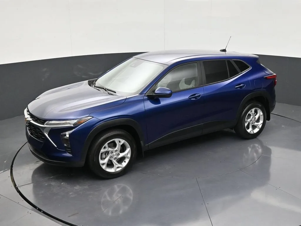 2024 Chevrolet Trax LS photo 12