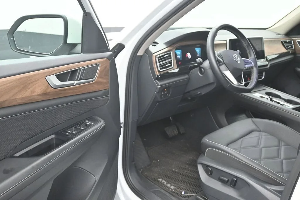 2025 Volkswagen Atlas 2.0T SE photo 10