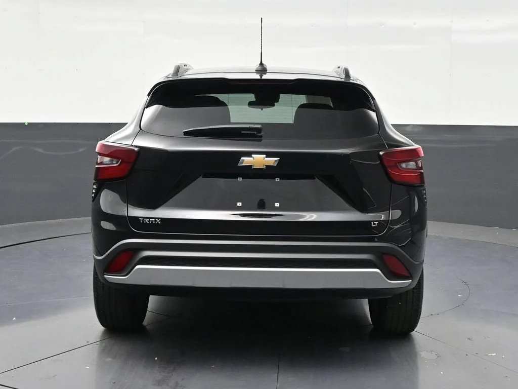 2024 Chevrolet Trax LT photo 4