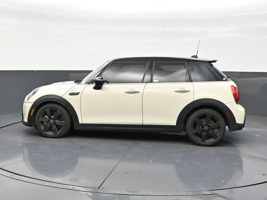 2022 MINI Hardtop 4 Door Cooper S photo 2