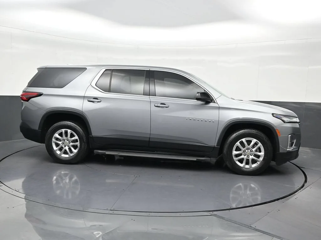 2023 Chevrolet Traverse LS photo 7