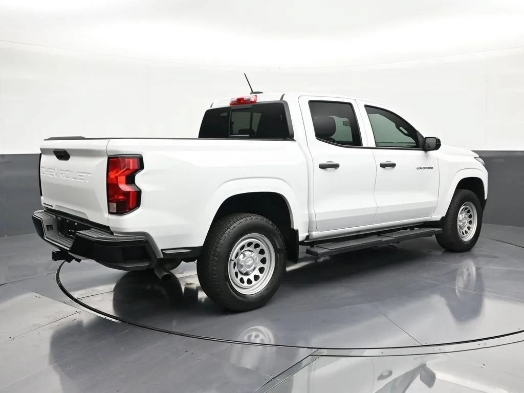 2024 Chevrolet Colorado WT photo 5