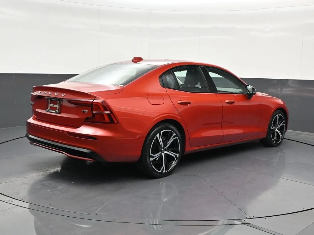 2023 Volvo S60 B5 Core Dark Theme photo 6
