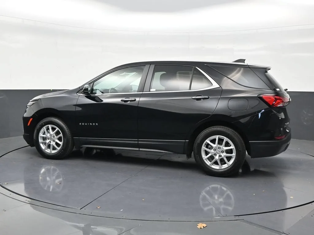 2024 Chevrolet Equinox LT photo 2