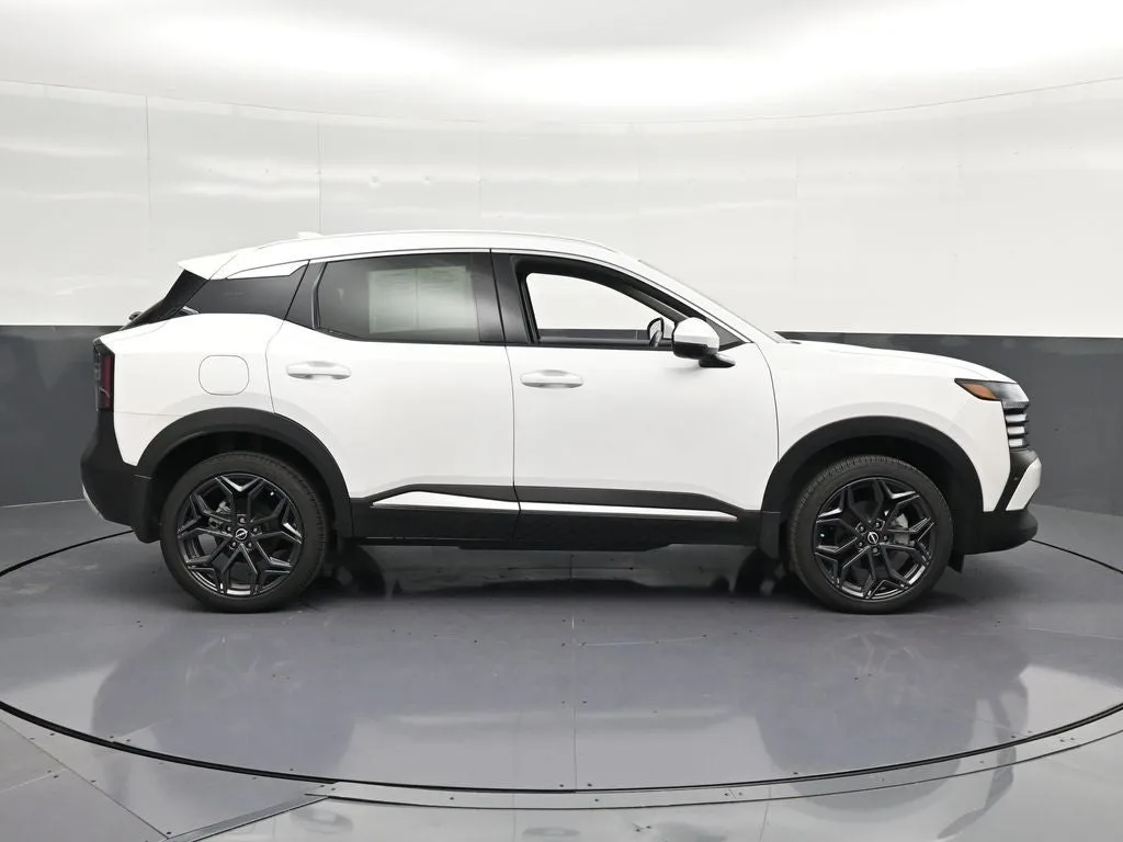 2025 Nissan Kicks SR photo 4