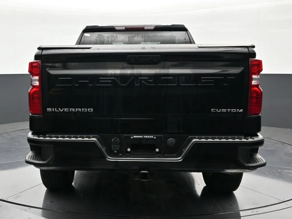 2023 Chevrolet Silverado 1500 Custom photo 4
