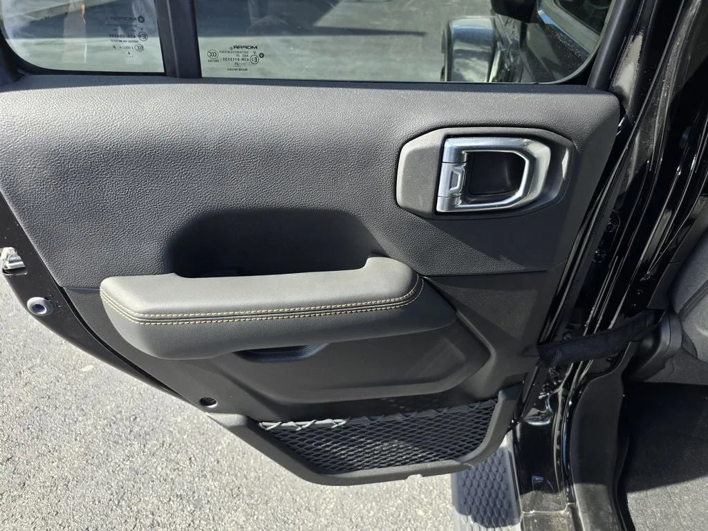 2025 Jeep Wrangler Sahara photo 9